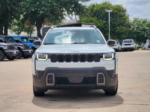 Used 2026 Jeep Cherokee Laredo AWD/4WD image 2