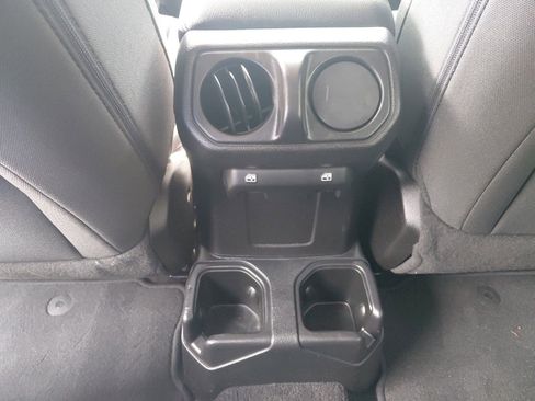 Used 2019 Jeep Wrangler Unlimited Sport S AWD/4WD image 16