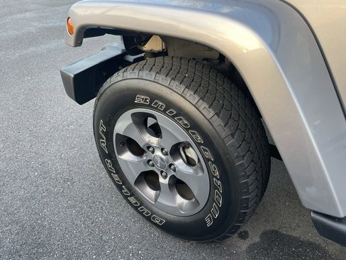 Used 2017 Jeep Wrangler Unlimited Sahara image 11