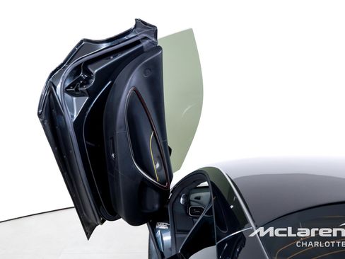 Used 2023 McLaren Artura image 11