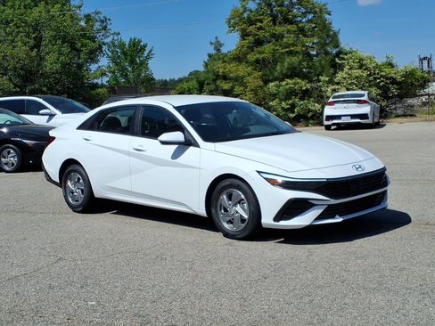 New 2026 Hyundai Elantra SE FWD image 1