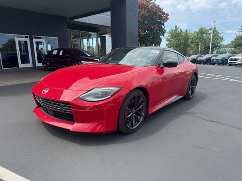 Certified 2025 Nissan Z Performance w/ Floor Mat Package RWD image 9