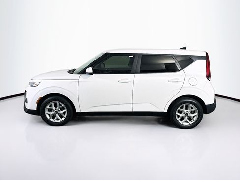 Used 2022 Kia Soul LX w/ Technology Package FWD image 4