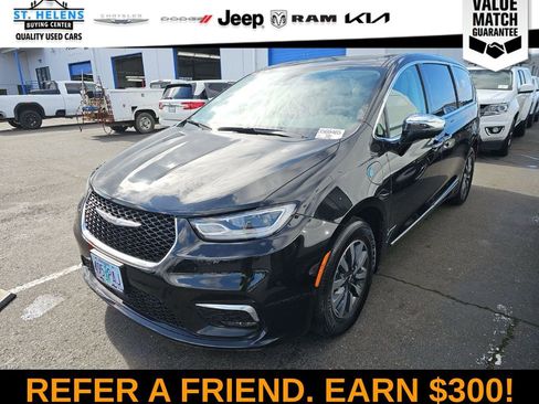 Used 2023 Chrysler Pacifica Limited w/ Uconnect Theater Family Group FWD image 1