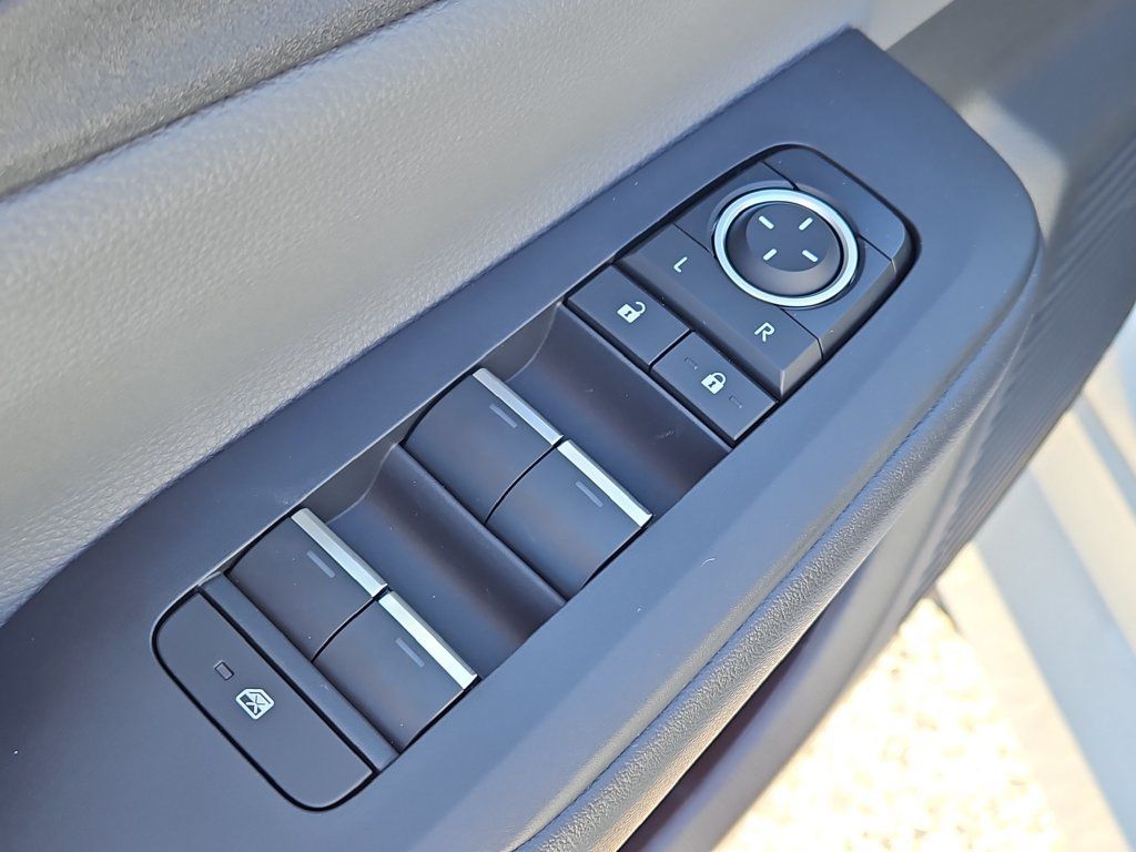 New 2027 Toyota Prius XLE AWD/4WD image 17