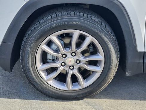 Used 2024 GMC Terrain SLT image 10