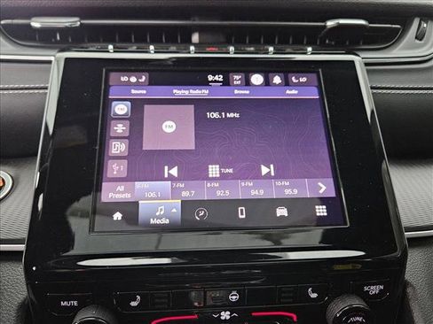 Used 2025 Jeep Grand Cherokee Laredo image 11