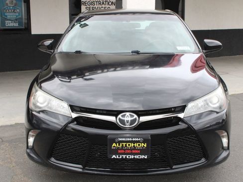 Used 2017 Toyota Camry SE FWD image 2