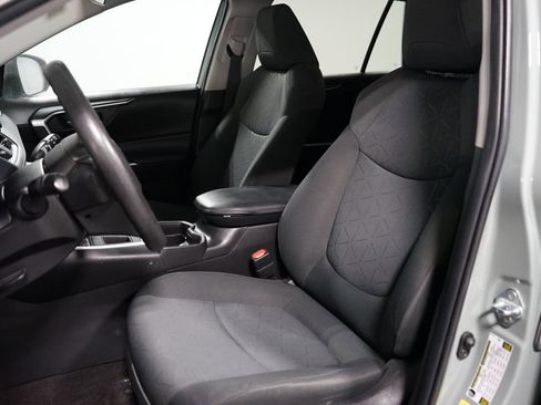 Used 2021 Toyota RAV4 XLE image 6