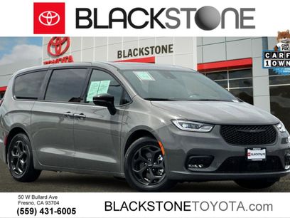 Used 2023 Chrysler Pacifica Limited w/ S Appearance Package