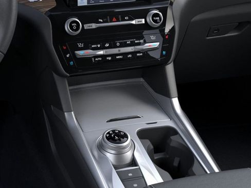 Used 2024 Ford Explorer Limited w/ Limited Technology Package image 16