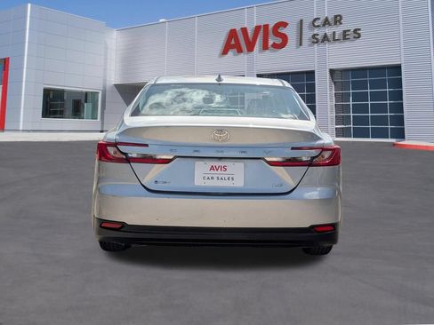 Used 2025 Toyota Camry LE FWD image 5