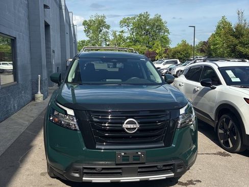 Used 2023 Nissan Pathfinder SL w/ SL Premium Package AWD/4WD image 4