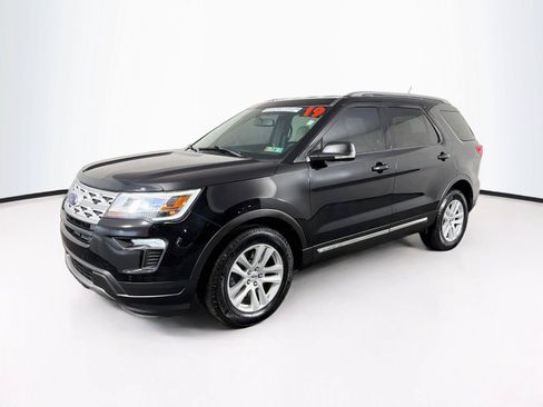 Used 2019 Ford Explorer XLT w/ Equipment Group 202A AWD/4WD image 7