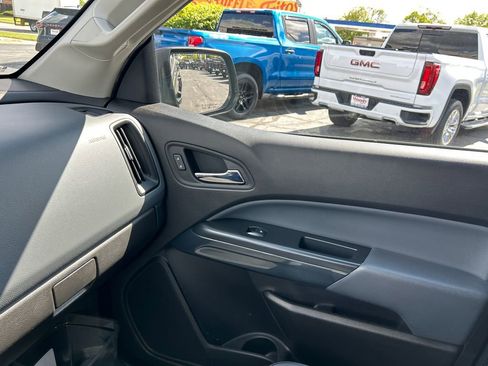 Used 2017 Chevrolet Colorado Z71 AWD/4WD image 29
