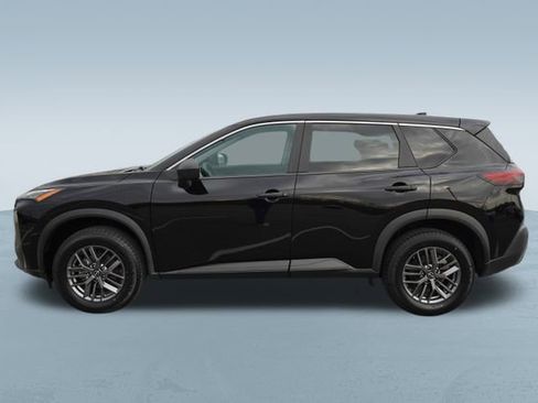 Used 2023 Nissan Rogue S image 39