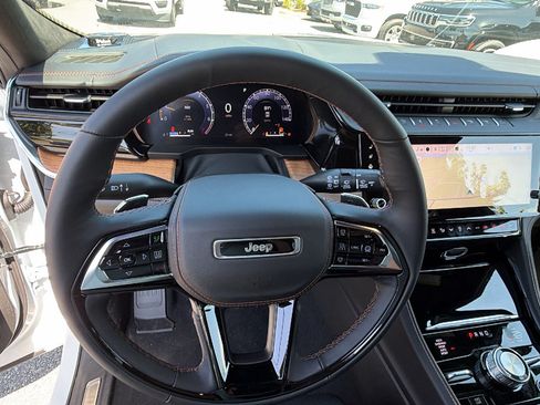 New 2026 Jeep Grand Cherokee L Summit w/ Obsidian Package AWD/4WD image 24