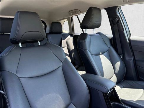 Certified 2025 Toyota Corolla Cross XLE FWD image 24