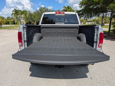 Used 2018 RAM 1500 Laramie w/ Convenience Group AWD/4WD image 13