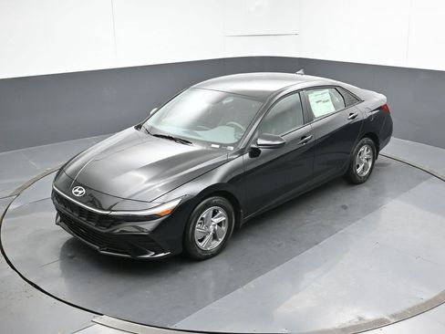 New 2026 Hyundai Elantra SE image 18