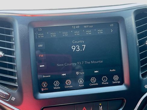 Used 2022 Jeep Cherokee Latitude Lux w/ Mopar Interior Package AWD/4WD image 14