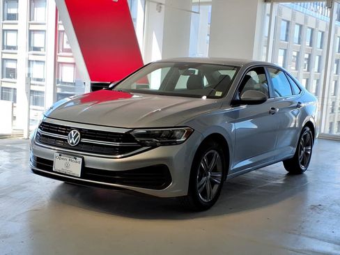 Certified 2023 Volkswagen Jetta SE FWD image 1