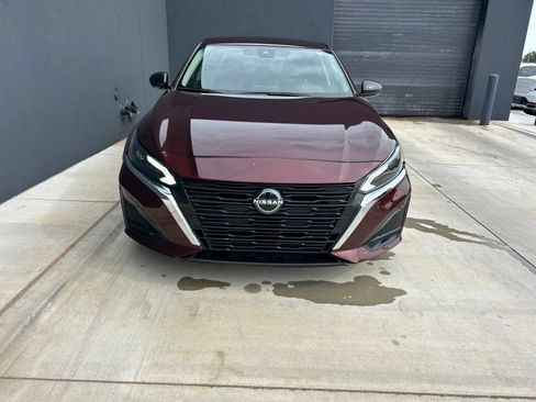 Used 2024 Nissan Altima 2.5 SV FWD image 2