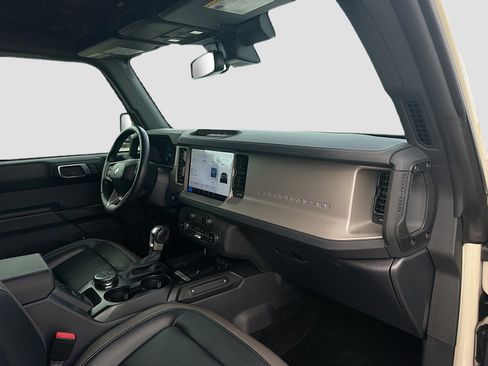 Used 2025 Ford Bronco Outer Banks AWD/4WD image 14