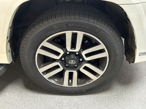Used 2017 Toyota 4Runner Limited AWD/4WD image 32