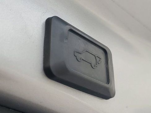 Used 2020 Toyota RAV4 XLE Premium image 10