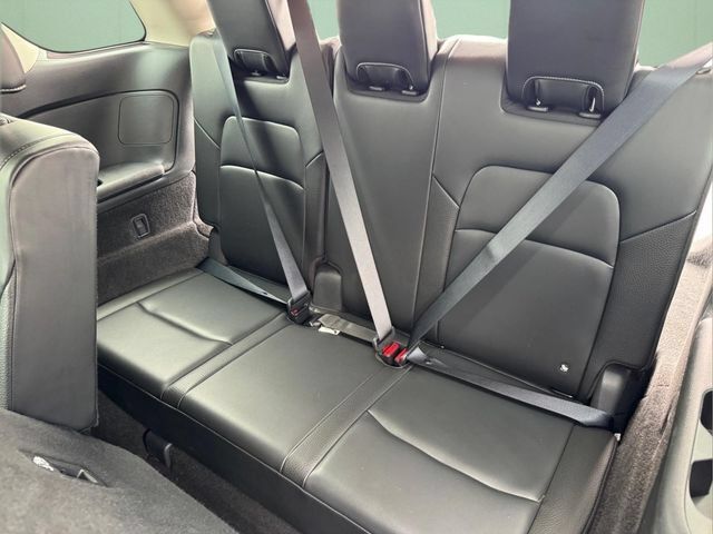 Used 2023 Nissan Pathfinder SL AWD/4WD image 15