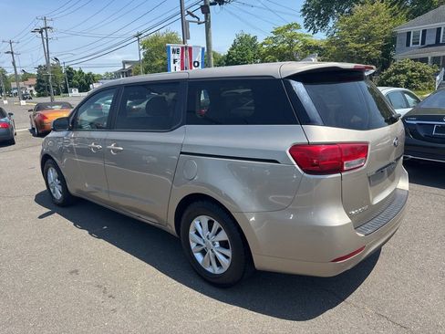 Used 2017 Kia Sedona LX FWD image 11