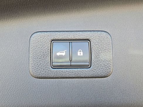 Used 2024 Nissan Armada SL image 15