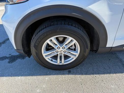 Used 2022 Ford Explorer XLT w/ Equipment Group 202A image 25