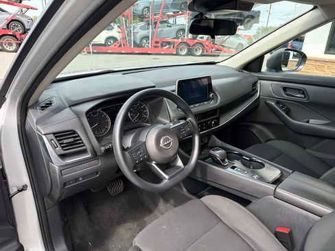 Used 2024 Nissan Rogue S FWD image 4