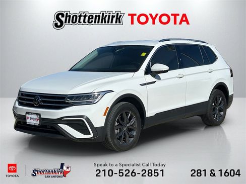 Used 2022 Volkswagen Tiguan SE image 1