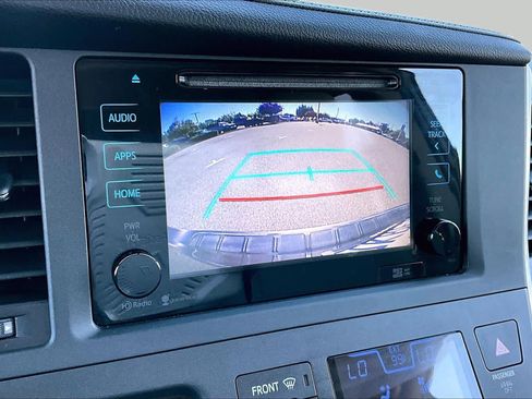 Used 2015 Toyota Sienna XLE Premium AWD/4WD image 26