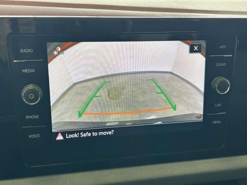 Used 2025 Volkswagen Jetta SE FWD image 24