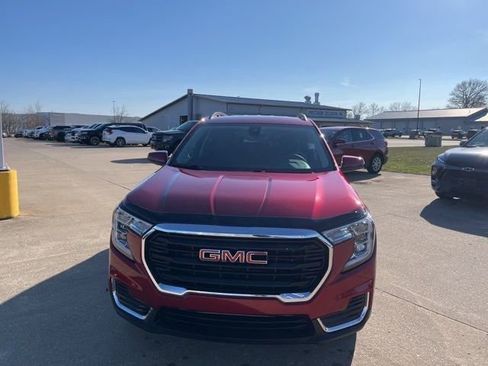 Used 2023 GMC Terrain SLE w/ Driver Convenience Package image 2