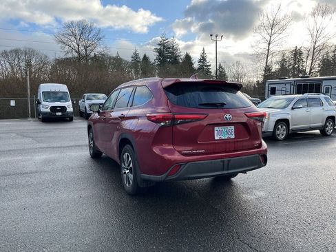 Used 2022 Toyota Highlander XLE image 36
