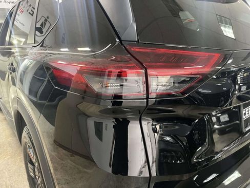 Used 2025 Nissan Rogue SV image 11