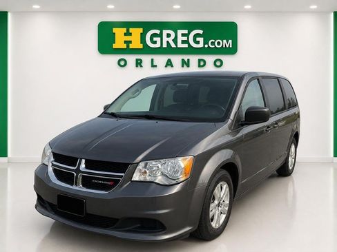 Used 2018 Dodge Grand Caravan SE w/ UConnect Hands-Free Group FWD image 4