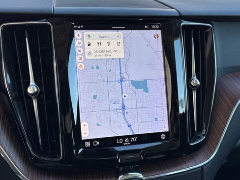 Used 2023 Volvo XC60 B5 Plus image 8