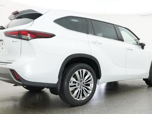 New 2026 Toyota Highlander Platinum AWD/4WD image 25