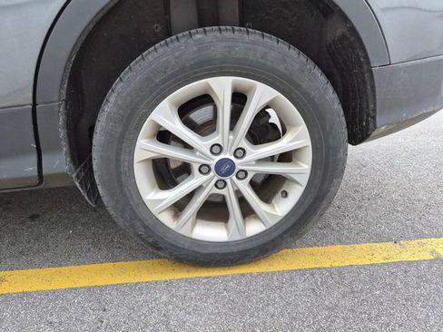 Used 2017 Ford Escape SE FWD image 8