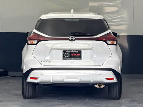 Used 2023 Nissan Kicks S FWD image 4