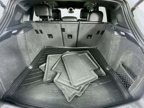 Used 2018 Porsche Macan S image 36