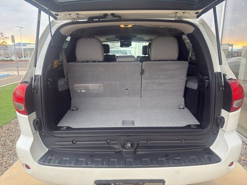 Used 2013 Toyota Sequoia Platinum image 27