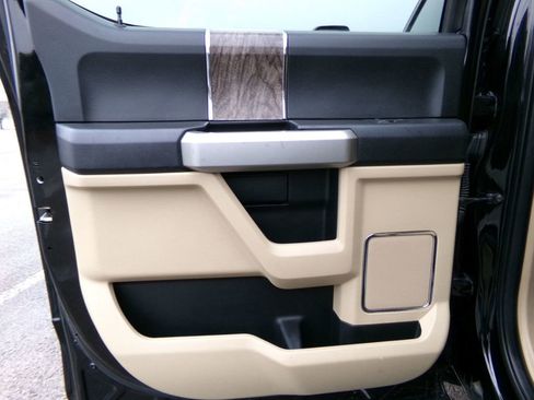 Used 2017 Ford F250 Lariat w/ Lariat Value Package image 9