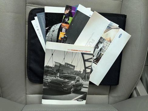 Used 2017 Ford Fusion SE w/ Fusion SE Technology Package FWD image 25